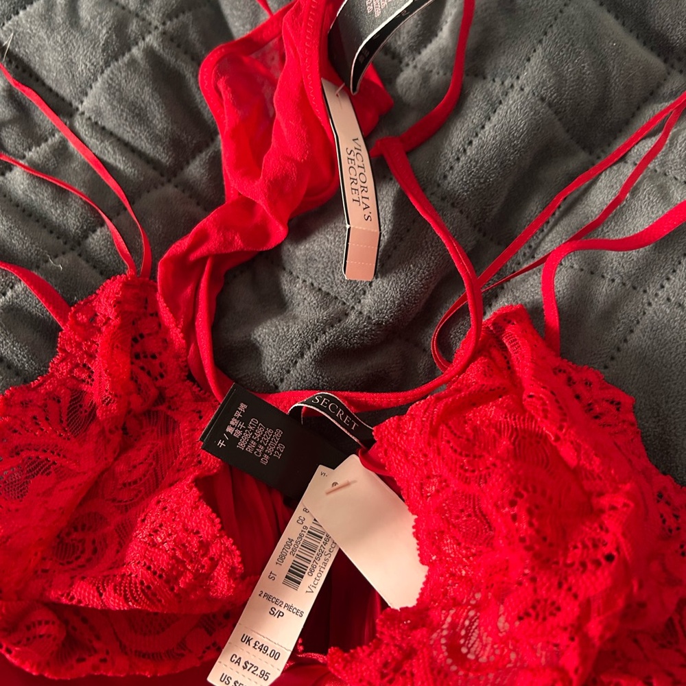 Never worn Victoria Secret Lingirie